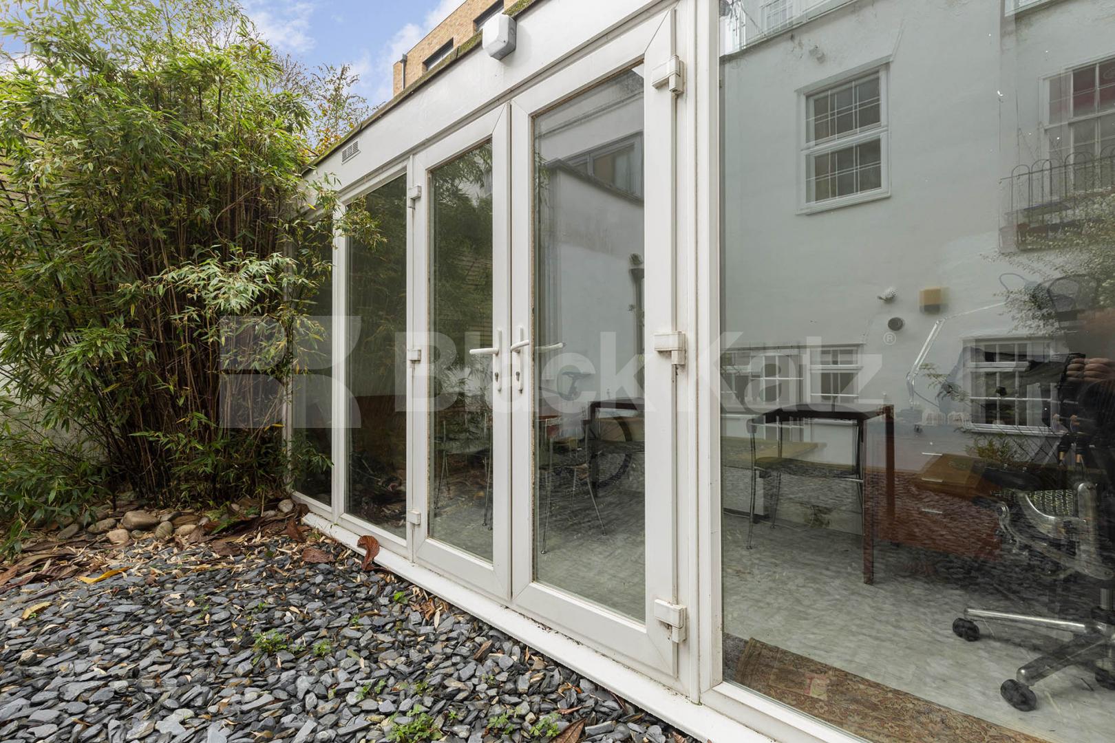 Stunning spacious two bed garden flat within a period house by Regents Park. Oval Road, Regents Park / Camden 